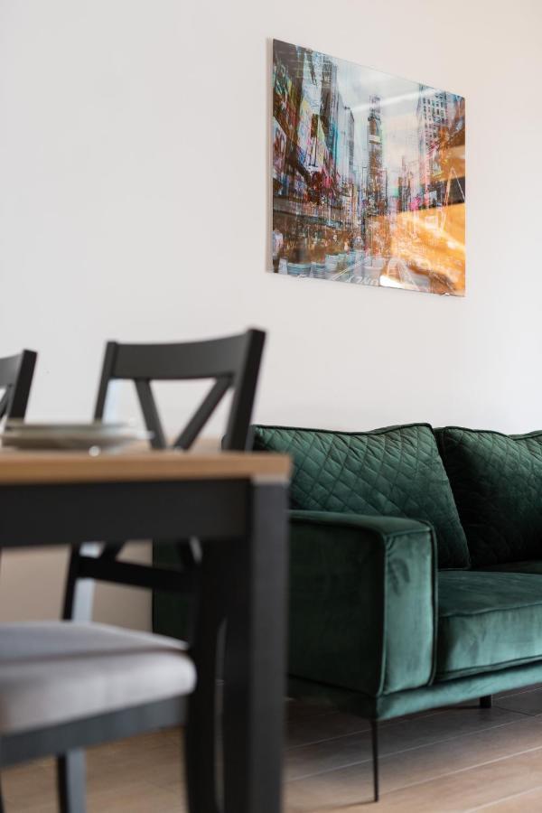 Laura Apartment *